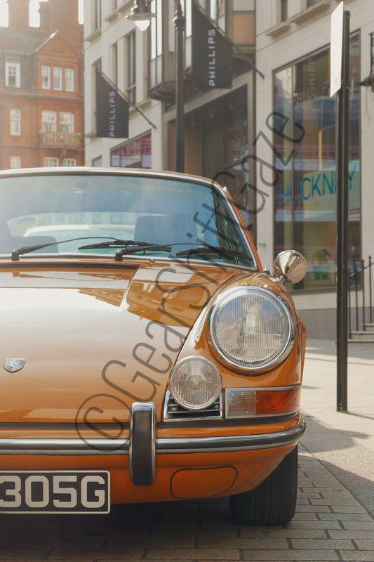 Golden Hour in Mayfair: Bahama Yellow Porsche 911